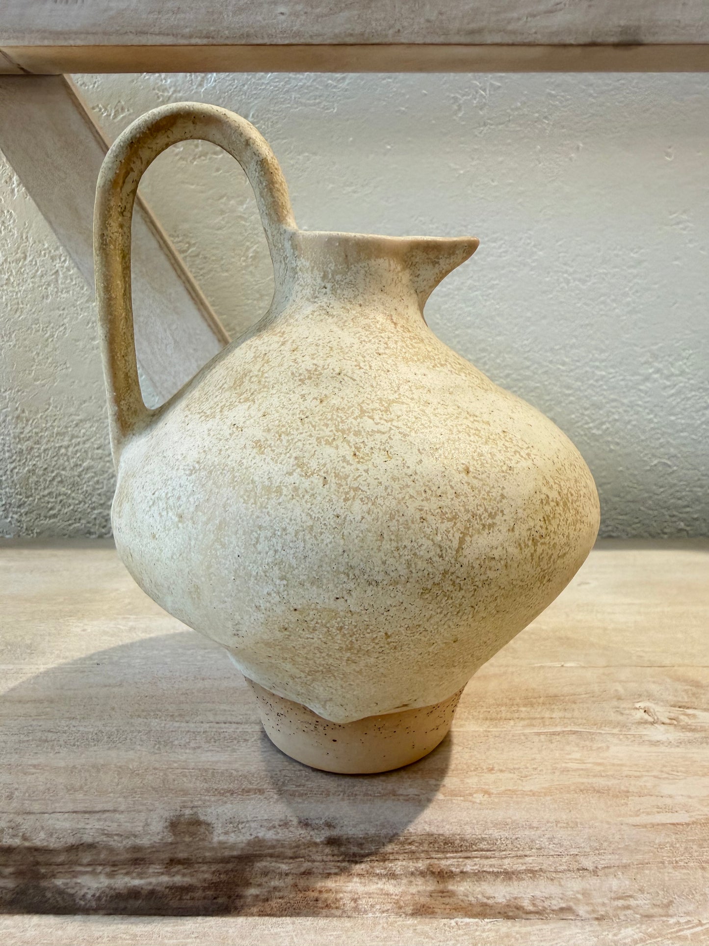 
                  
                    Aki Pitcher
                  
                
