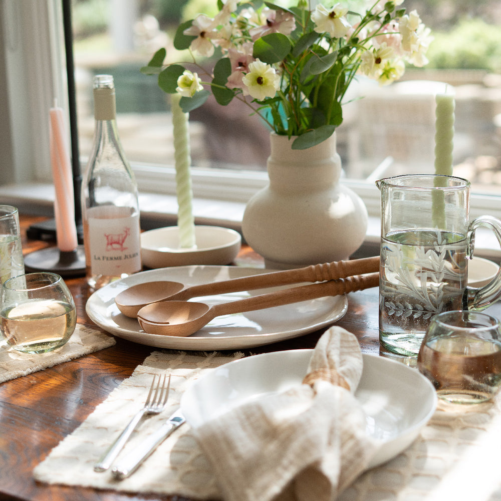 
                  
                    Table scape highlighting a serving plater
                  
                