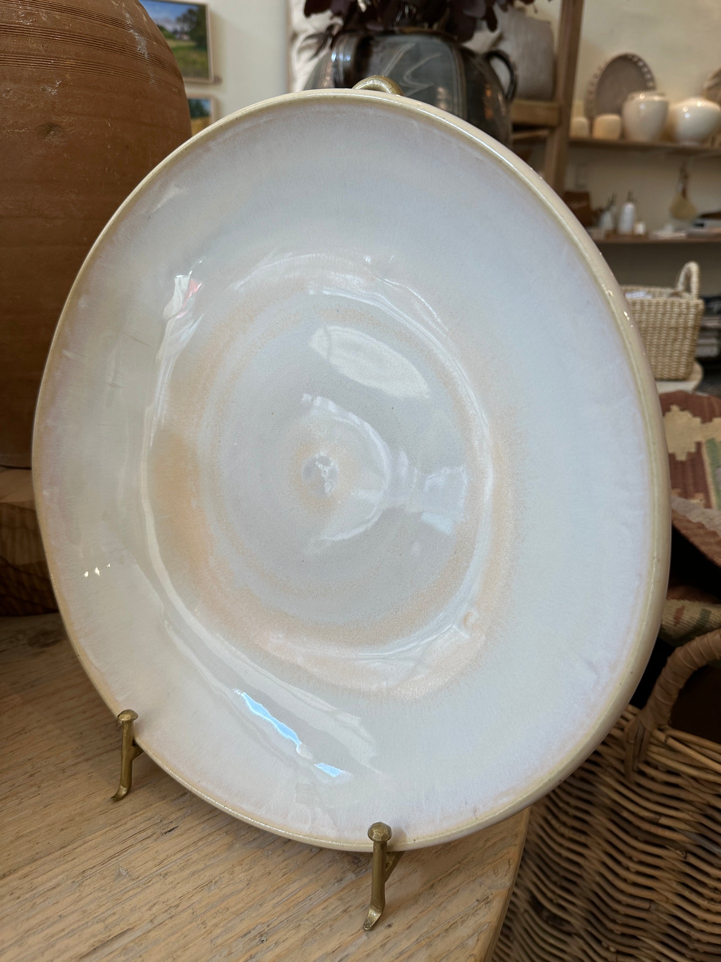 
                  
                    Serving plater on display stand
                  
                