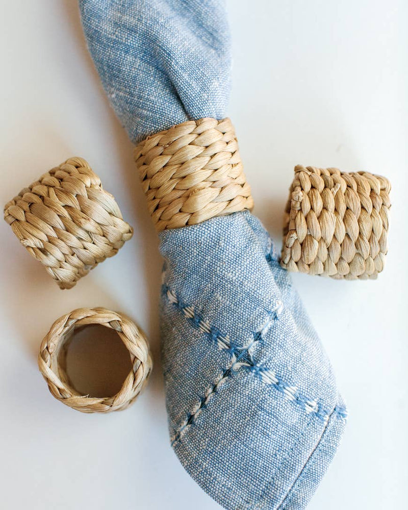 
                  
                    Napkin ring with holding a blue napkin
                  
                